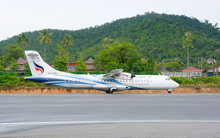 Avión de Bangkok Airways en el aeropuerto de Koh Samui