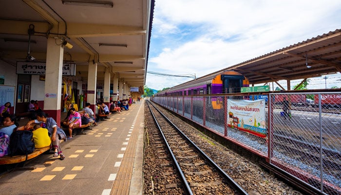 Instalaciones de la estación de tren de Surat Thani