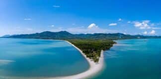 Hermosa playa de Koh Yao Yai y panorama de la isla desde arriba